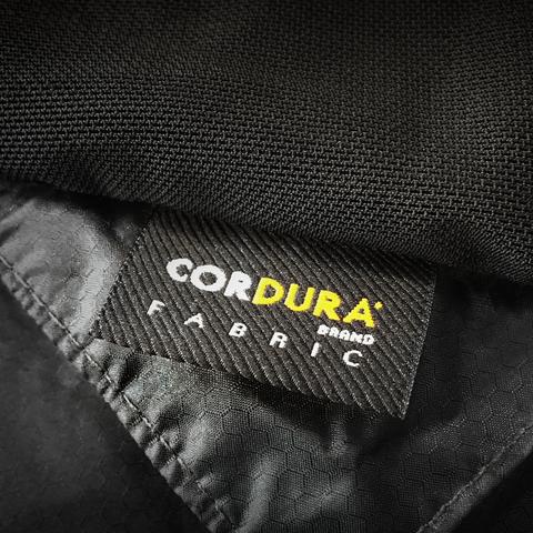 破れなどの劣化が起こりにくい。軽くて強靭なパラシュートと同じ素材「30D Cordura」のバックパック|Matador freefly16