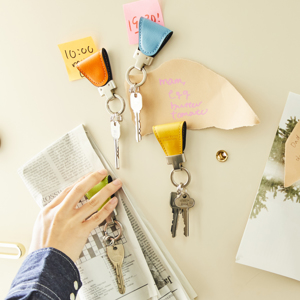 いつも 鍵 はそこにある マグネット付きだから ドアに冷蔵庫に Monoco