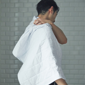《バスタオル》洗うたびに“気持ち良さ”が進化！触れた瞬間に水を吸い上げ、すぐ乾くタオル｜YARN HOME