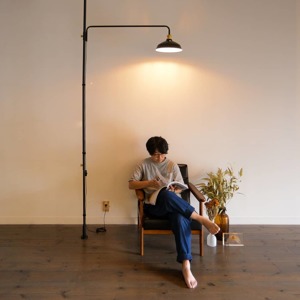 ランプ単品 ロングアーム 1本の線 に 照明とテーブルがセットできる つっぱり棒 Draw A Line ランプシリーズ Monoco