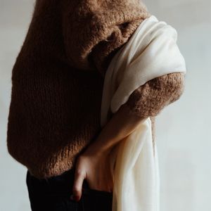 《長さ220×幅90cm／超極薄》まるで陽だまりの暖かさ、透けるほど薄いカシミヤ100％ストール｜A’DOSカシミヤストール