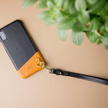 iPhoneに“素肌”の気持ち良さ|《オプション/ハンドストラップ》革作りから手がけ、iPhoneとの「完璧な調和」を追求したDリング付きスマホケース|Alto