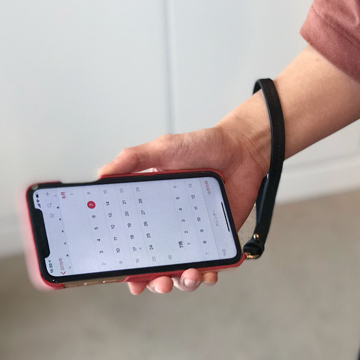 iPhoneに“素肌”の気持ち良さ|《オプション/ハンドストラップ》革作りから手がけ、iPhoneとの「完璧な調和」を追求したDリング付きスマホケース|Alto