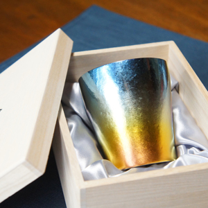 グラデーションにうっとり 二重チタン構造 でビールもコーヒーもおいしい 純チタンタンブラー 250cc 燕三条 Monoco