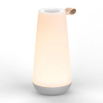 親しい人と寄り添いたくなる「Hi-Fiスピーカー」｜《UMA MINI》360度に広がる、忠実な「音」と優しい「光」。片手で持ち運べるコンパクトサイズで、いつでもどこでも空間を温かく演出するワイヤレススピーカー | Pablo