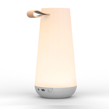 親しい人と寄り添いたくなる「Hi-Fiスピーカー」｜《UMA MINI》360度に広がる、忠実な「音」と優しい「光」。片手で持ち運べるコンパクトサイズで、いつでもどこでも空間を温かく演出するワイヤレススピーカー | Pablo