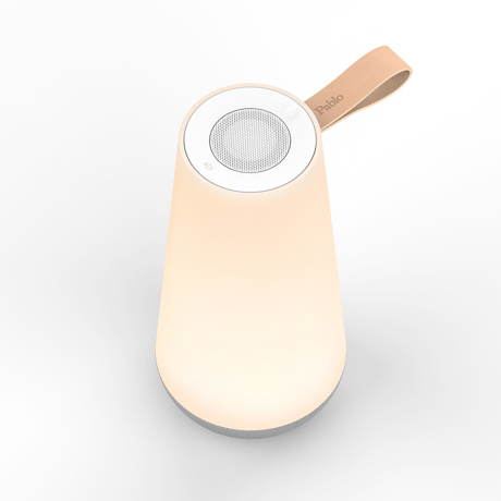 親しい人と寄り添いたくなる「Hi-Fiスピーカー」｜《UMA MINI》360度に広がる、忠実な「音」と優しい「光」。片手で持ち運べるコンパクトサイズで、いつでもどこでも空間を温かく演出するワイヤレススピーカー | Pablo