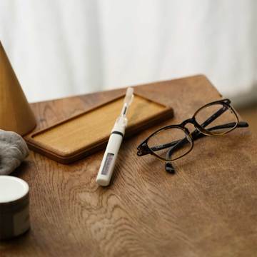 ツルツルの歯は、“光”でつくる|《手磨き用/N4》光触媒の効果で、歯磨き粉なしでも歯垢がとれる「歯ブラシ」|SOLADEY(ソラデー)