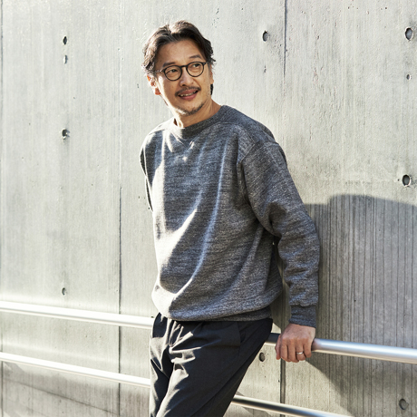 100年前のスウェット、復刻｜新色《CHARCOAL GRAY／フットボールシャツ》スポルディング社の名作ユニフォームを再構築、肩まわり軽やかなスウェット｜A.G. Spalding & Bros