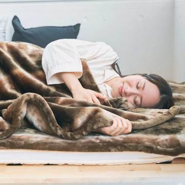 寝心地がまるで違う「毛布」｜《掛毛布／シングル》暖かさはもう当たり前、軽さとなめらかさも実現した「毛布」｜CALDONIDO NOTTEⅡ