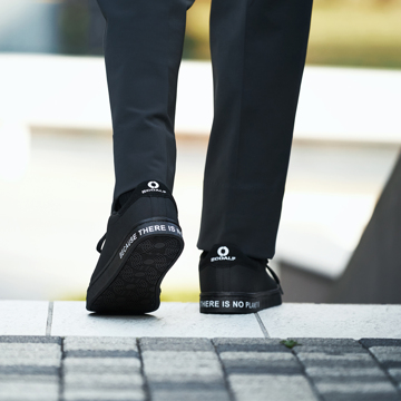 地球をきれいにする「スニーカー」|《MEN/SANDFORD BASIC》廃棄された漁網が、“繊維”に生まれ変わる!次の世代へ、美しい景色を残すために作られた「サステナブルスニーカー」|ECOALF