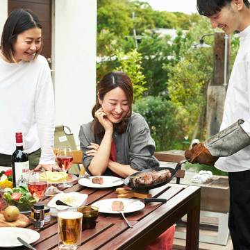 週末を「牛飼いステーキ」で祝おう!|《Tボーンステーキ850g(2人分)》ロッキー山脈の雪解け水と牧草が育む、上質の赤身肉|COWMAN STEAK CLUB