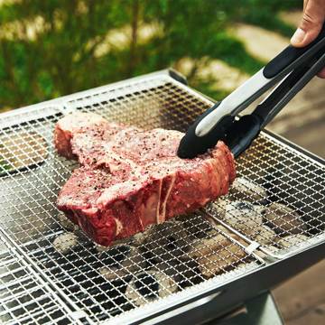 週末を「牛飼いステーキ」で祝おう!|《Tボーンステーキ850g(2人分)&ハンバーグ4個セット》ロッキー山脈の雪解け水と牧草が育む、上質の赤身肉|COWMAN STEAK CLUB
