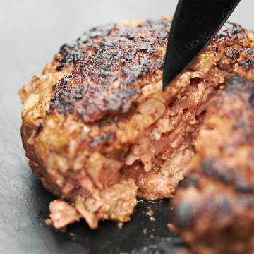 週末を「牛飼いステーキ」で祝おう!|《ハンバーグ6個セット》ロッキー山脈の雪解け水と牧草が育む、上質の赤身肉|COWMAN STEAK CLUB