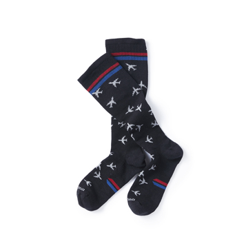 靴下を男性にプレゼントするなら、おしゃれ&高機能なものを｜《Men’sロング丈（24.5〜28cm）》座りっぱ族の足を、履くだけでモミモミする、着圧ソックス|Sockwell｜IN FLIGHT（飛行機）／ブラック