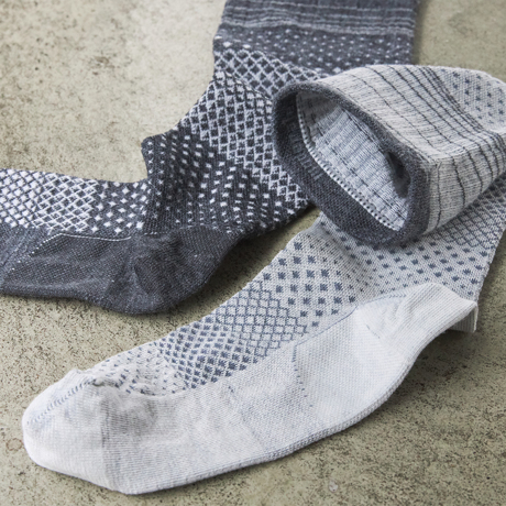 “座りっぱ族”には、履くだけモミモミ｜《Women’sロング丈（21.5〜24cm）》座りっぱ族の足を、履くだけでモミモミする、着圧ソックス|Sockwell