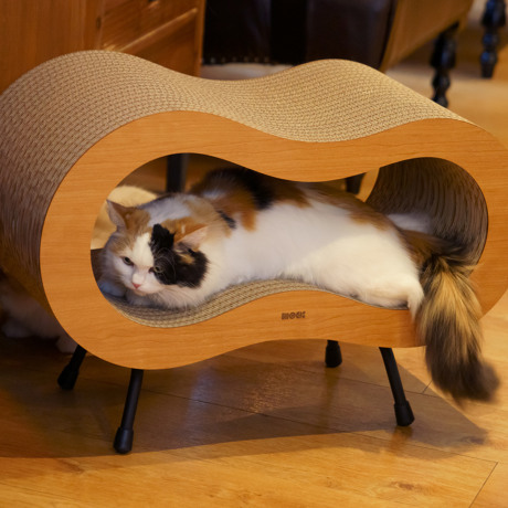 作品名『爪を研ぐ猫』｜《スツールMax》思いっきりガリガリしても研ぎカスがほぼ出ない、爪研ぎ家具｜MOCK things by hand