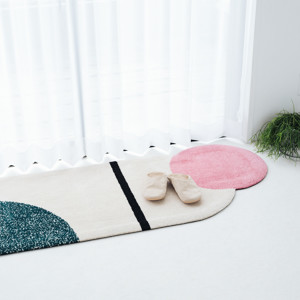 感性に一途、床にアート 「クリエイティブ・ラグ」で空間がキマる | MONOCO