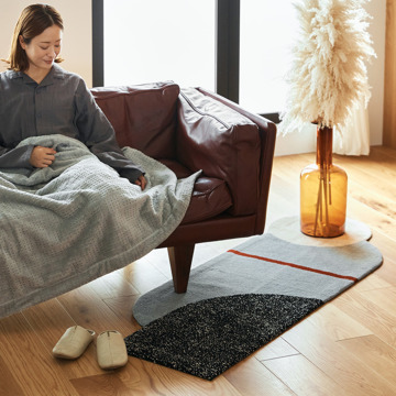 感性に一途、床にアート｜【¥154,000→¥92,400】《FORM LIVING RUG》“床にアート”で空間がキマる「クリエイティブ・ラグ」｜TRICOTÉ トリコテ