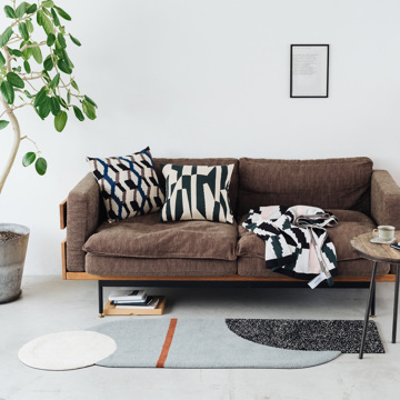 感性に一途、床にアート｜【¥154,000→¥92,400】《FORM LIVING RUG》“床にアート”で空間がキマる「クリエイティブ・ラグ」｜TRICOTÉ トリコテ