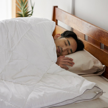 これは、もはや“洗えるダウン”！？｜《2枚合せ／セミダブル》軽い！暖かい！プロ向け防寒着から生まれた「人工羽毛布団」｜プリマロフトDUO