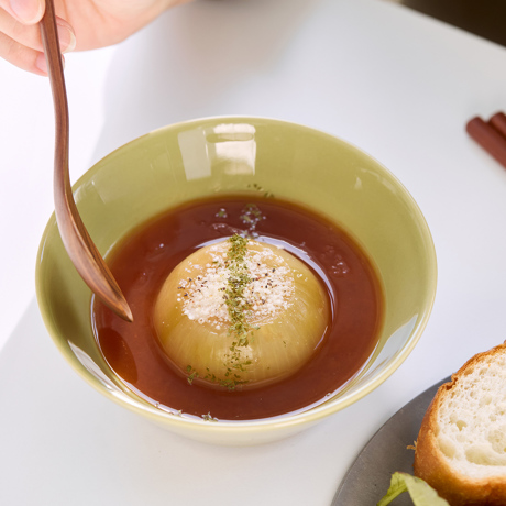 玉ねぎゴロン、芯まで“しみしみ”ハピネス！｜《10食セット》レンジで1分30秒のごちそう、化学調味料無添加で自然な甘み・旨味ジュワ〜「素のまま玉ねぎスープ2種」｜OHARA