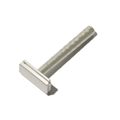 MONOCO OUTLET｜【16800円→12800円】わずか0.033ミリの刃が肌を撫でるように剃る、両刃タイプの「カミソリ（替刃5枚付き）」｜HENSON SHAVING ヘンソンシェービング AL13