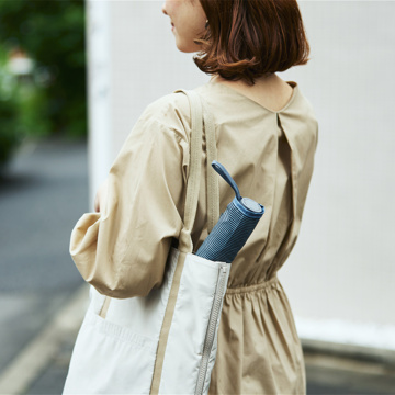 夏は、日陰より“さえぎる陰”｜《晴雨兼用／ギフト袋なし》遮光率100％、折り畳まない“短傘”｜+TIC HYBRID