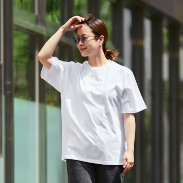 僕がいちばん着たいTシャツ。｜《数量限定／ギフトセット》透けない、ヨレにくい、一枚で決まるシルエット。大人がたどり着いた「白Tシャツ＋足袋ソックス（フリーサイズ）」｜TARROW TOKYO