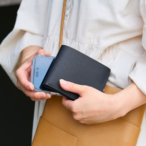 二つ折り財布》たっぷり収納できて、デッドスペースのない「ミニマム