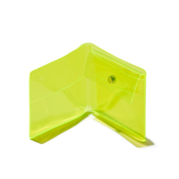 「ピタッ！」が、心地よさのカタチ｜《コンビニエンスウォレット》軽くて薄〜いクリア素材、デッドスペースがない「ミニマム財布」｜sugata｜イエロー