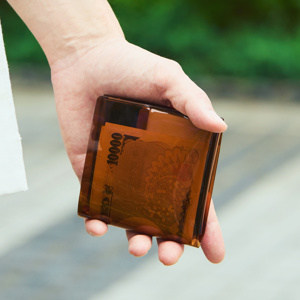 《コンビニエンスウォレット》軽くて薄〜いクリア素材、デッドスペースがない「ミニマム財布」|sugata