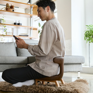 あぐらイス》健康医療アワード受賞 腰・姿勢・集中力に、“座るだけ