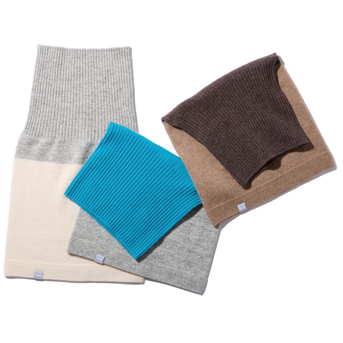 バイカラー》なめらか極細毛、すっきり軽い着け心地の「カシミヤネック