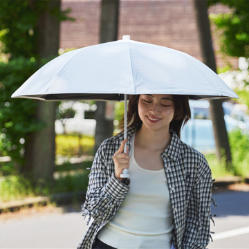 夏は、日陰より“さえぎる陰”｜《晴雨兼用／ギフト袋入り》遮光率100％、折り畳まない“短傘”｜+TIC HYBRID