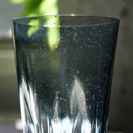 365日、テーブルに“サクラ”咲く。｜《タンブラー 240ml／単品》ビールやハイボールに、持ち上げると「桜型の水滴」が残るグラス（桐箱付き）｜Sakurasaku