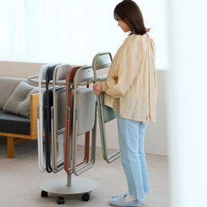 チェアハンガー》美しく並べて、美しく収納する、「PIPE CHAIR専用