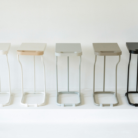 引き出してポイ！棚下に「ごみステーション」｜ゴミ袋の容量をめいっぱい使えて、交換ラクラク！磁石がくっつくスチール製｜スライド式ゴミ袋スタンド