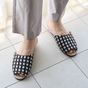 【3,630円→2,750円】《幾何学柄／前あきスリッパ》しっかりホールド、素足サラサラの「播州織スリッパ」｜LOOM&SPOOL