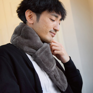 メリノウール100%、温熱あずきピロー付き「ボアマフラー」|SERENE