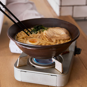 直火OK！作る・食べる・片付けるがひとつで完結する「器 兼用 鍋」｜KOKURYU