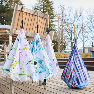 《晴雨兼用／インプレッションモデル》濡らさない、自立する、「逆さ閉じ傘」｜CARRY saKASA