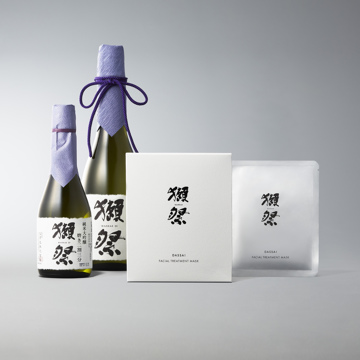 銘酒「獺祭」で、引き算スキンケア｜《フェイシャル トリートメント マスク／5枚入り》「獺祭 純米大吟醸　磨き二割三分」の酒粕エキス配合 フェイスマスク｜獺祭ビューティ
