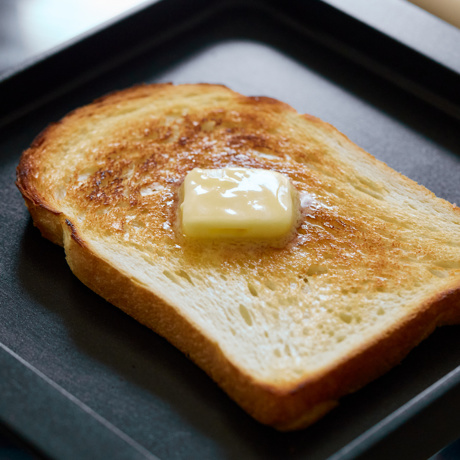 理想のトースト・焼き魚、わが家でできた！｜《スミ トースターL》外サクッ、中ふわっと焼きあがる、炭プレートのトースター｜Sumi