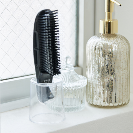 毎日サロン帰りのご機嫌ヘア|プロの施術を3700本の極細ピンで再現する「トリートメントブラシ」|EMIT