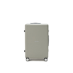 FLAME／Mサイズ 63L（4〜6泊）》“気の利く”設計、手を添えるだけで 