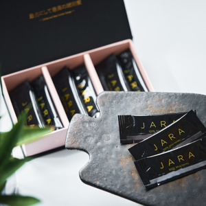 《スティックタイプ5g×30包／箱入り》非加熱・無濾過　世界最古の採蜜の地・ジョージアから届いた、希少ハチミツ｜JARA Honey