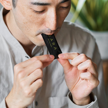 美と眠りを満たす、「WILDハニー」｜《スティックタイプ5g×30包／箱入り》非加熱・無濾過　世界最古の採蜜の地・ジョージアから届いた、希少ハチミツ｜JARA Honey