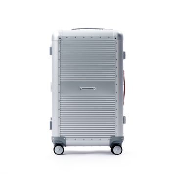 一緒に“歩きたい”スーツケース｜《ALUMINIUM 108L》“気の利く”設計、手を添えるだけで滑らかに走行するスーツケース「R TRUNK ALUMINIUM」｜RAWROW｜SILVER