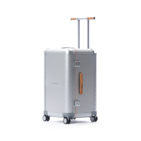 一緒に“歩きたい”スーツケース｜《ALUMINIUM 108L》“気の利く”設計、手を添えるだけで滑らかに走行するスーツケース「R TRUNK ALUMINIUM」｜RAWROW